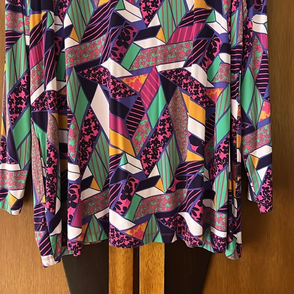 10-LOGO Bright Multicolor Geometric Print Top w/Trimmed Neckline & Pockets - Picture 8 of 10